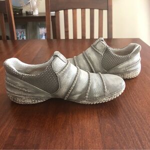 9.5 TSUBO Gray Slip-On Sneakers
